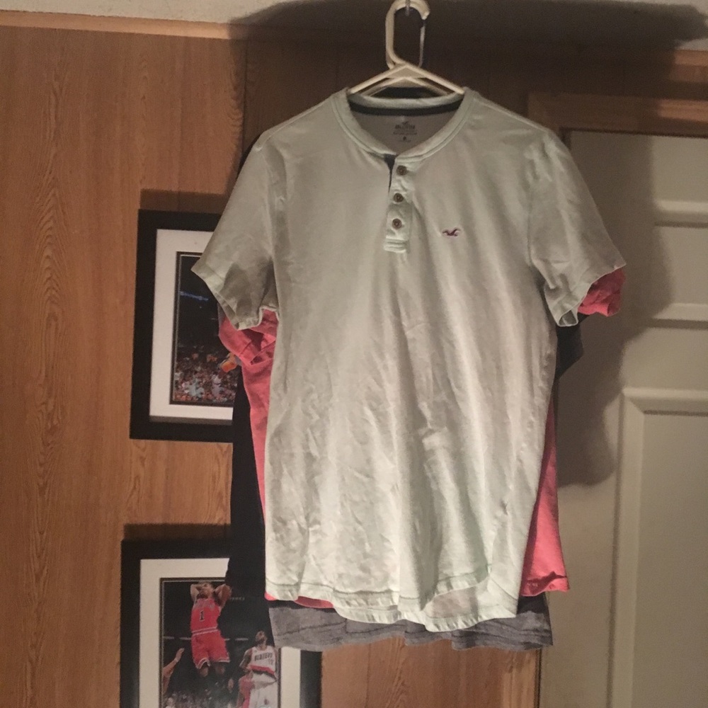 Hollister T